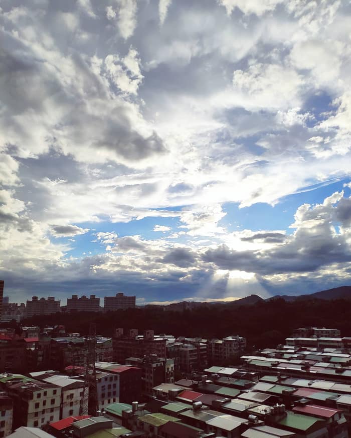 大雨後的陽光與內在同步
